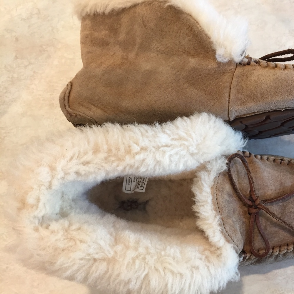 REASONABLE OFFER ME Women  UGG Slippers CLEAN!!